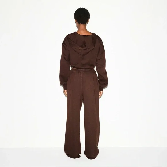 Skims Boyfriend Fleece Oversized Straight Leg Pant in Espresso - Picture 2 of 8